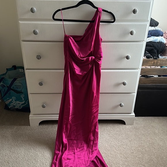 Abercrombie & Fitch satin one shoulder dress new with tags - Picture 2 of 6